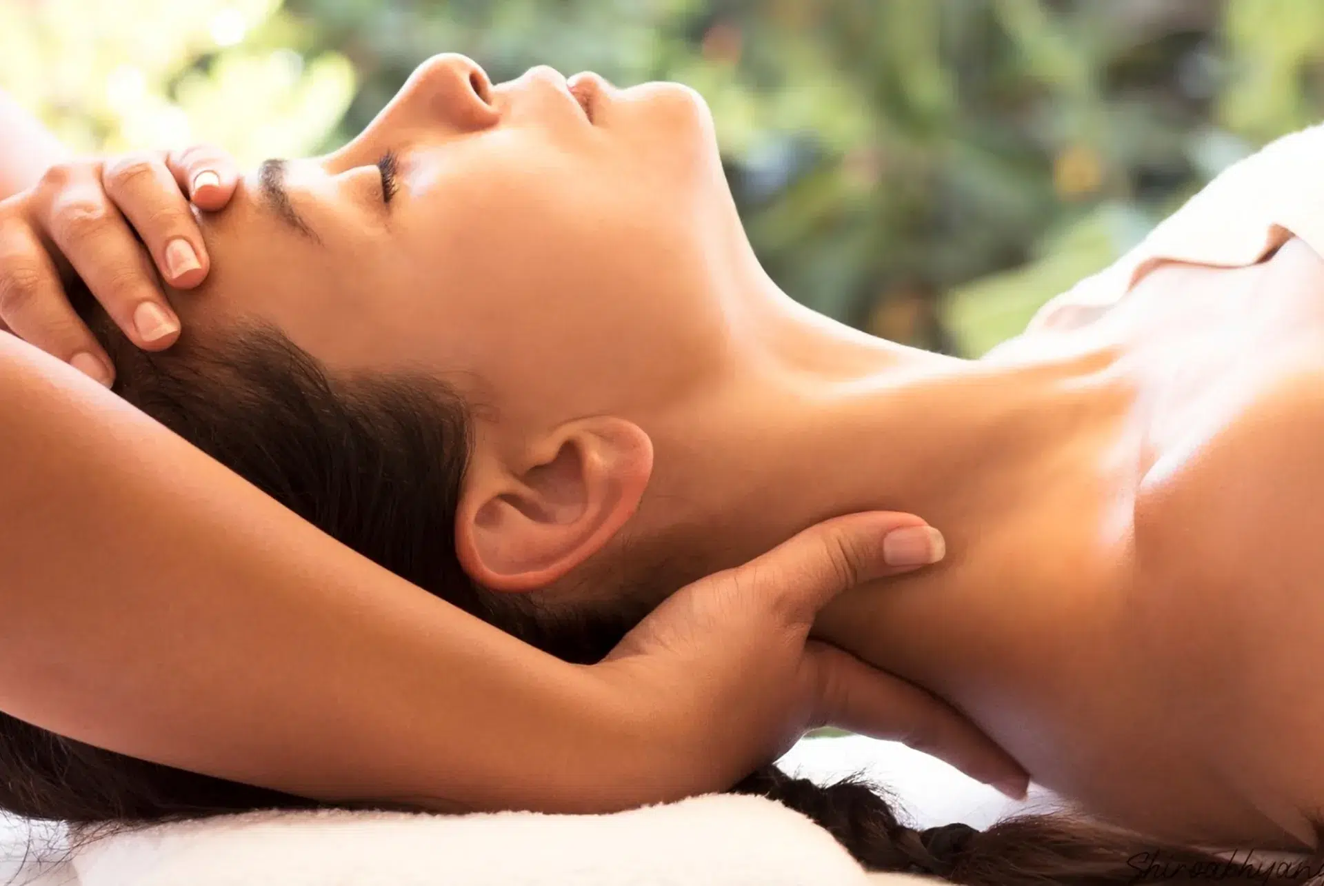 Massage crânien indien shiroabhyanga par Marion de l'Envol des Sens - Masseuse en Drôme 26 Montélimar